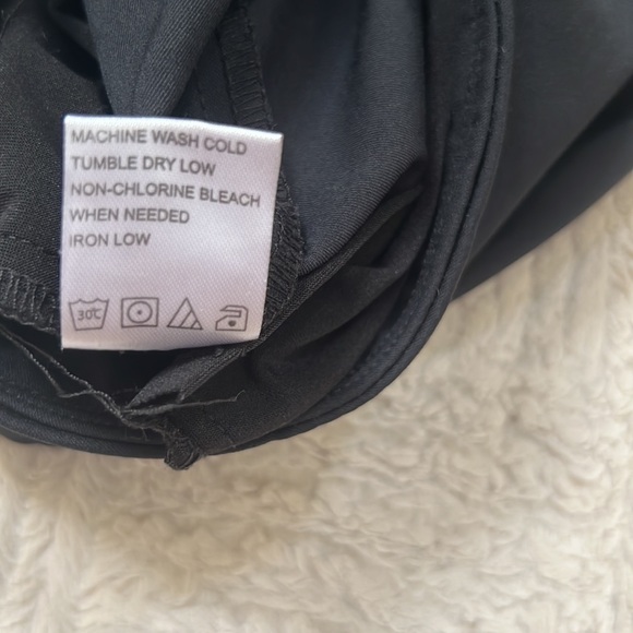 TAIL Mulligan pull on shorts in Onyx Black Size 6 EUC - Picture 16 of 16